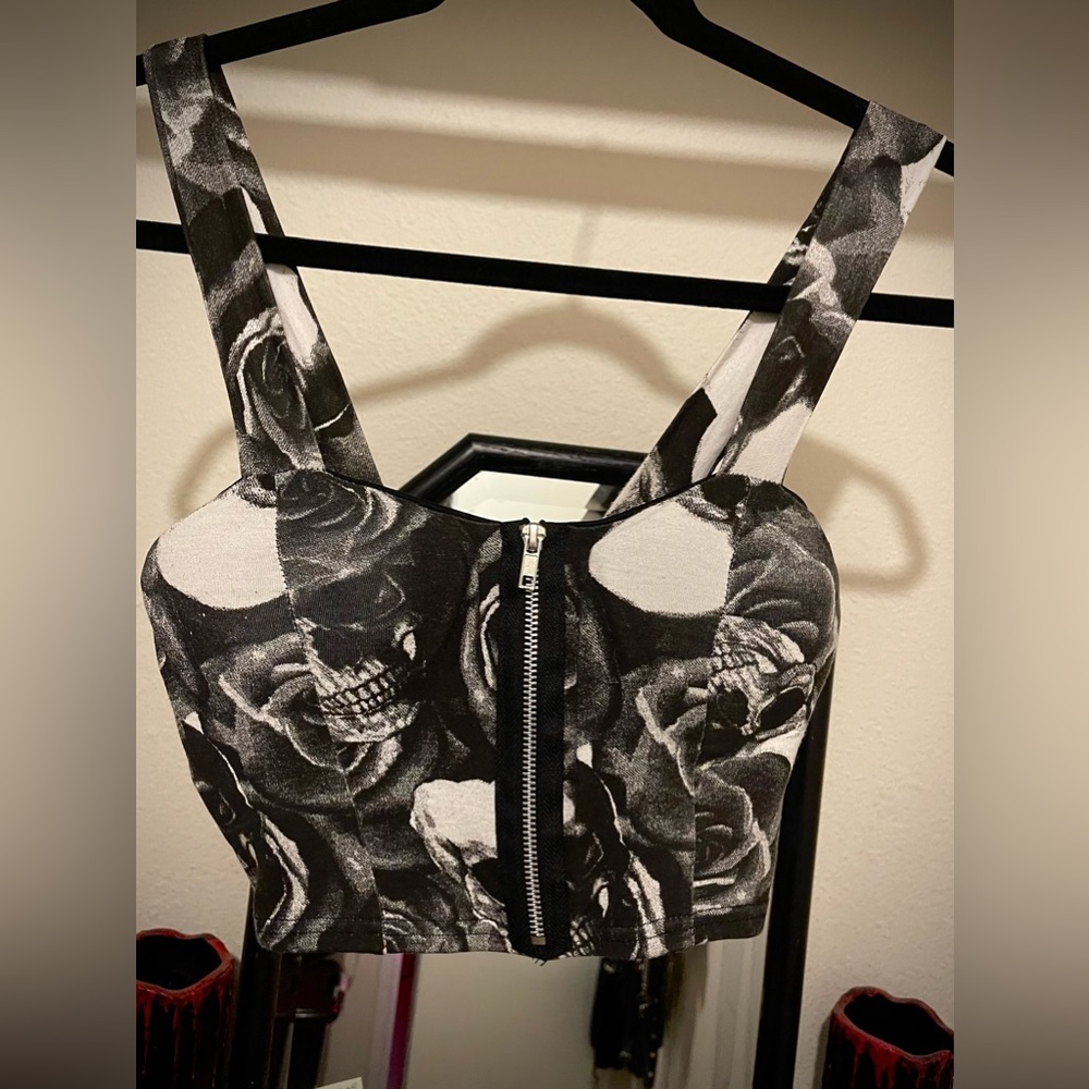 Women’s Skull & Roses Crop Top